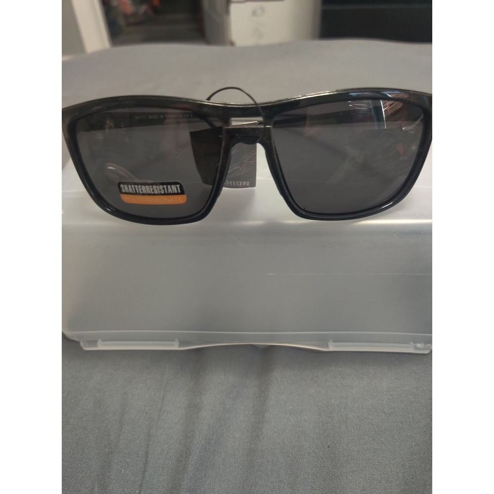Fashion Eyewear Mens Black Sunglasses Shatter Resistant UV 400 541117